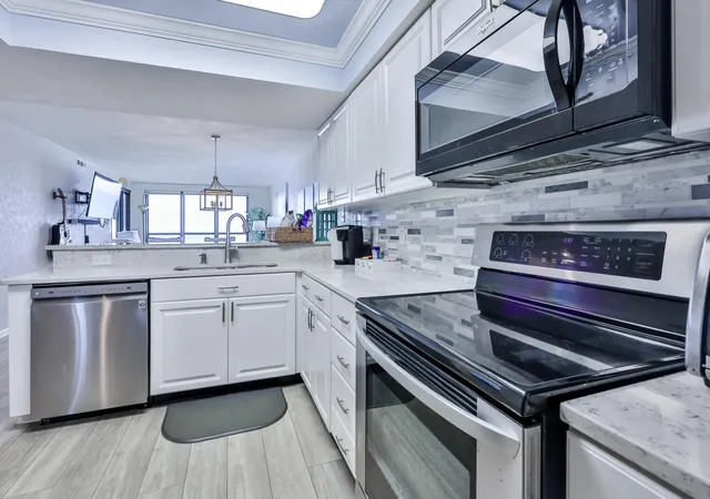 5th image of 523 S Ocean Blvd, North Myrtle Beach, SC 29582