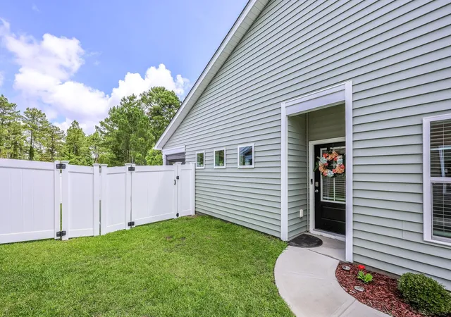 Photo 3 of Single family home for sale at 715 Eastridge Dr, Conway, SC 29526 | MLS# 2614086 | Listing updated on 2026-10-08