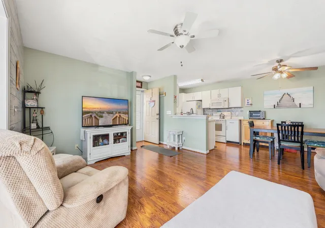 Listing Photo 4 - Condo for sale in building located at 2257 Huntingdon Dr, Surfside Beach, SC 29575 - Unit #G