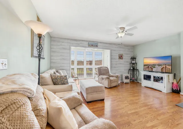 Listing Photo 5 - Condo for sale in building located at 2257 Huntingdon Dr, Surfside Beach, SC 29575 - Unit #G