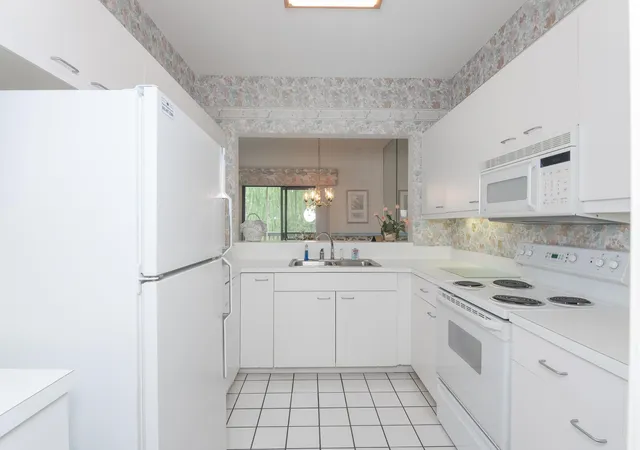 Listing Photo 4 - Condo for sale in building located at 800 Castleford Cir, Myrtle Beach, SC 29572 - Unit #4-E