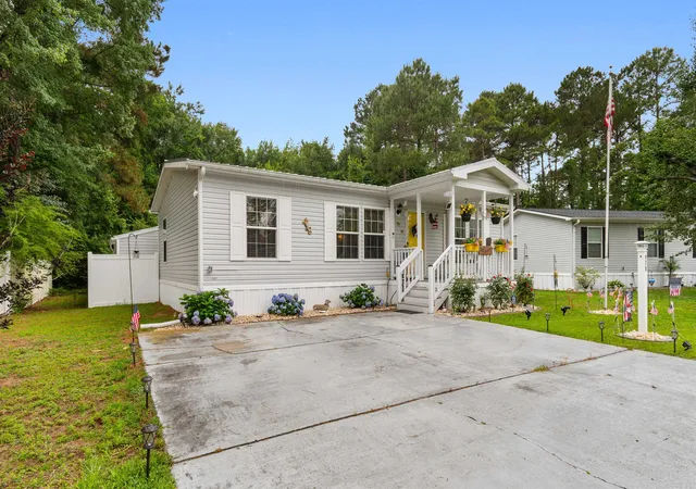 Photo 2 of Manufactured home for sale at 978 Jamestown Rd, Conway, SC 29526 | MLS# 2614165 | Listing updated on 2026-06-09
