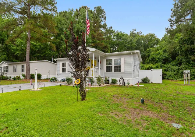 Photo 3 of Manufactured home for sale at 978 Jamestown Rd, Conway, SC 29526 | MLS# 2614165 | Listing updated on 2026-06-09