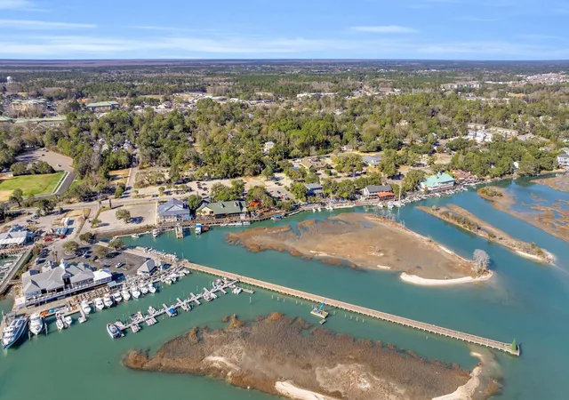 Homes for sale in Murrells Inlet, SC | 200 Waccamaw Dr, Murrells Inlet, SC 29576 | Houzeo