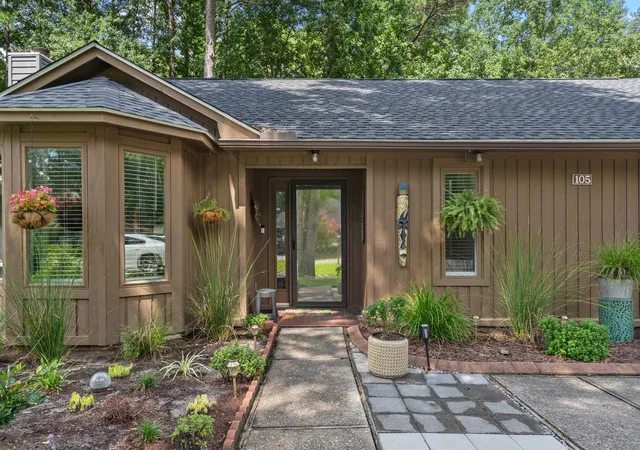 Photo 1 of Sale Pending at 105 Hickory Dr, Conway, SC 29526 | MLS# 2614393 | Listing updated on 2026-08-25