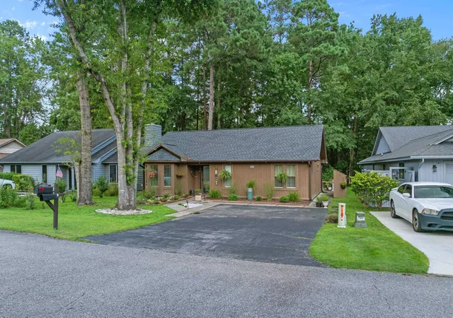 Photo 2 of Sale Pending at 105 Hickory Dr, Conway, SC 29526 | MLS# 2614393 | Listing updated on 2026-08-25
