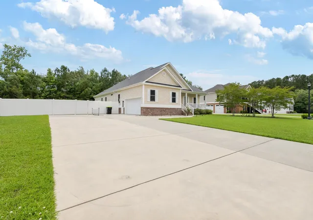 Photo 3 of Single family home for sale at 112 Pottery Landing Dr, Conway, SC 29527 | MLS# 2614532 | Listing updated on 2026-08-21