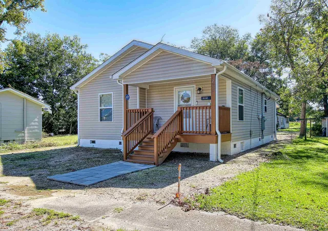 Homes for sale in Mullins, SC | 215 W James St, Mullins, SC 29574 | MLS# 2614607