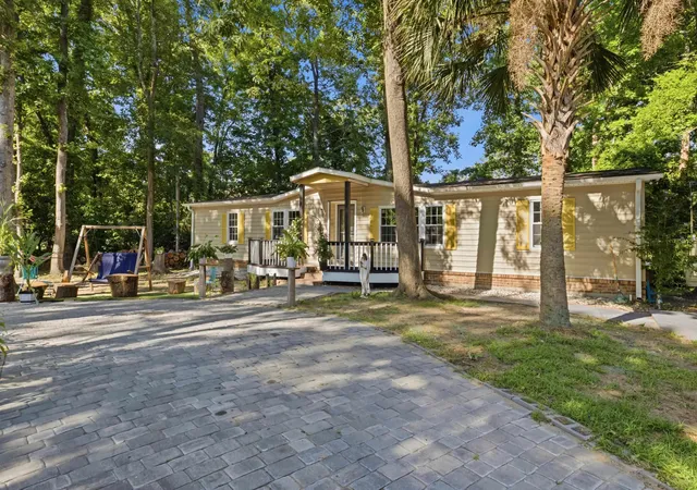 Photo 4 of Manufactured home for sale at 391 Di Cindy Ln, Murrells Inlet, SC 29576 | MLS# 2614802 | Listing updated on 2026-08-27