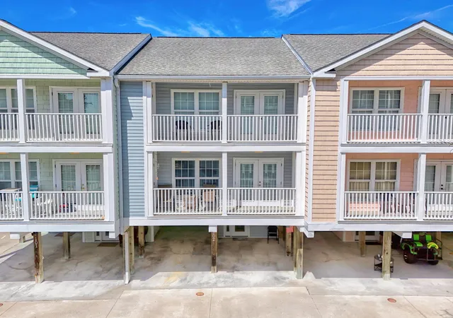 Homes for sale in North Myrtle Beach, SC | 209 Hillside Dr, North Myrtle Beach, SC 29582 | Houzeo
