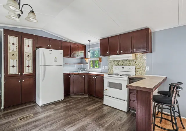 Photo 5 of Manufactured home for sale at 1017 Franks Ln, Conway, SC 29526 | MLS# 2615608 | Listing updated on 2026-06-19