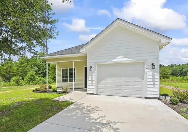 Homes for sale in Loris, SC | 7913 E Hwy 19, Loris, SC 29569 | MLS# 2615633