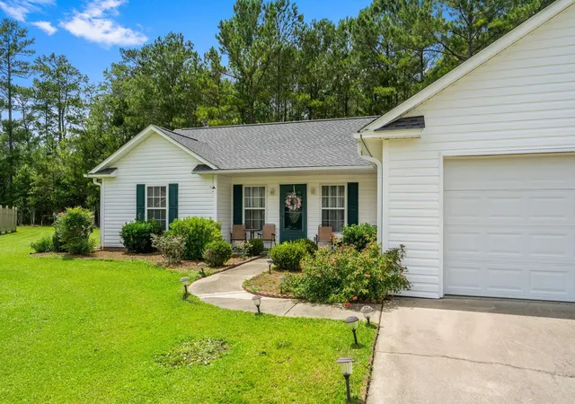 Photo 3 of Sale Pending at 125 Fox Glen Dr, Loris, SC 29569 | MLS# 2615712 | Listing updated on 2026-08-28