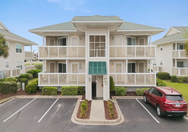 2nd image of 301 Shorehaven Dr, North Myrtle Beach, SC 29582