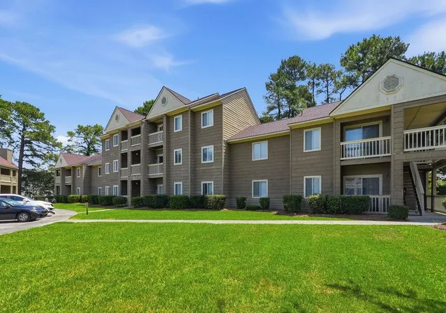 2nd image of 300 Myrtle Grns Dr, Conway, SC 29526