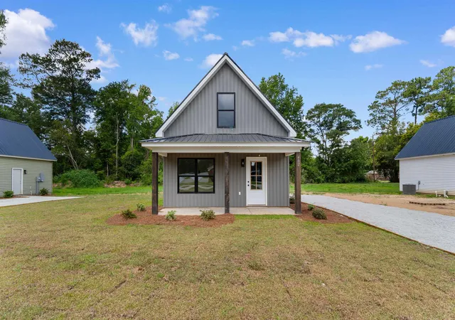 1st image of 402 S Magnolia Ave, Andrews, SC 29510 | MLS# 2615918
