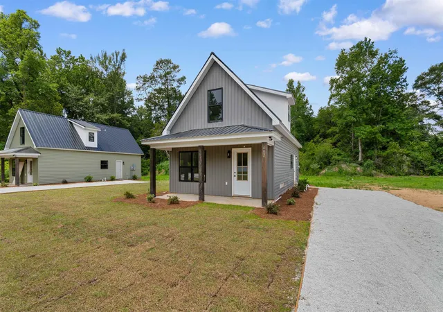 2nd image of 402 S Magnolia Ave, Andrews, SC 29510 | MLS# 2615918