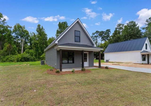 3rd image of 402 S Magnolia Ave, Andrews, SC 29510 | MLS# 2615918
