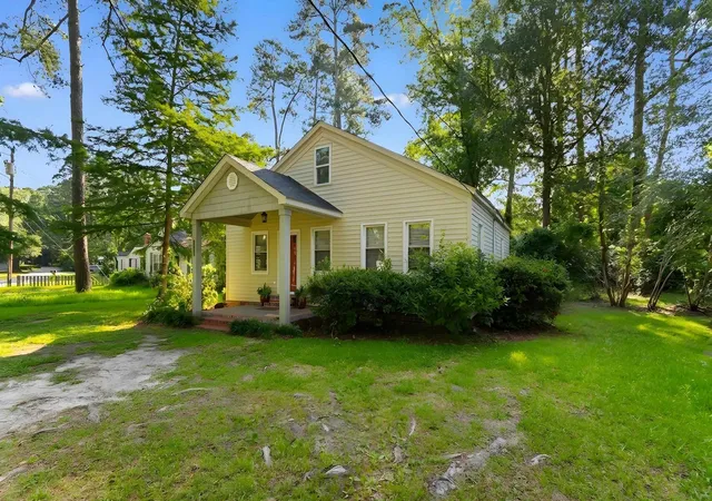 Homes for sale in Florence, SC | 1000 Mimosa Dr, Florence, SC 29501 | MLS# 2615977