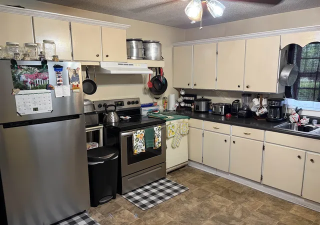 Homes for sale in Mullins, SC | 115 Floyd St, Mullins, SC 29574 | MLS# 2616005