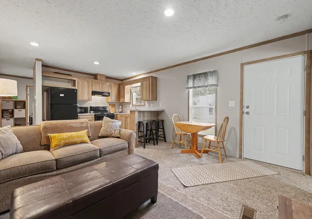 Photo 3 of Manufactured home for sale at 128 Crooked Is Cir, Murrells Inlet, SC 29576 | MLS# 2616561 | Listing updated on 2026-08-19