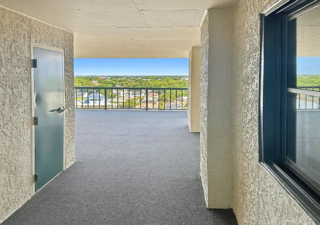 Homes for sale in North Myrtle Beach, SC | 201 Ocean Blvd S, North Myrtle Beach, SC 29582 | Houzeo