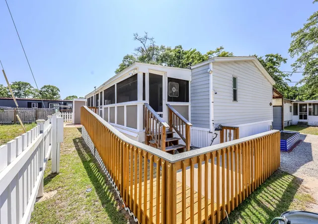 3rd image of 555 Woodland Dr, Murrells Inlet, SC 29576 | MLS# 2617186