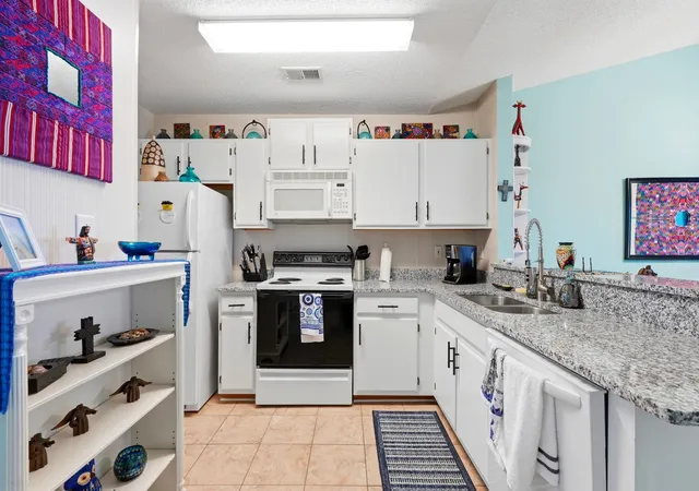 Listing Photo 4 - Condo for sale in building located at 1095 W Plantation Dr, Little River, SC 29566 - Unit #30E