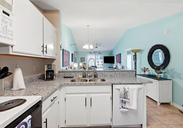 Listing Photo 5 - Condo for sale in building located at 1095 W Plantation Dr, Little River, SC 29566 - Unit #30E