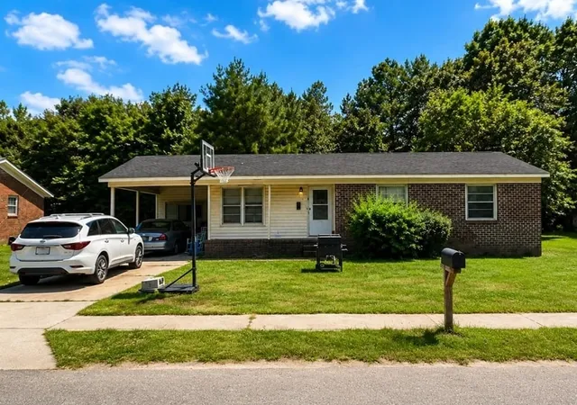 Photo 1 of Single family home for sale at 215 Huggins St, Marion, SC 29571 | MLS# 2617488 | Listing updated on 2026-07-25