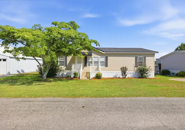 Photo 3 of Manufactured home for sale at 811 Waterway Dr, North Myrtle Beach, SC 29582 | MLS# 2617877 | Listing updated on 2026-09-24