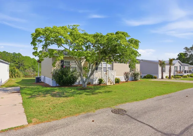 Photo 4 of Manufactured home for sale at 811 Waterway Dr, North Myrtle Beach, SC 29582 | MLS# 2617877 | Listing updated on 2026-09-24