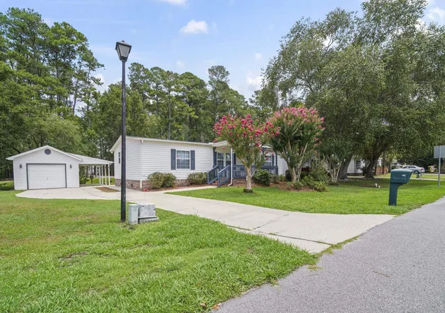 Photo 4 of Manufactured home for sale at 212 Captains Dr, Little River, SC 29566 | MLS# 2617944 | Listing updated on 2026-07-17