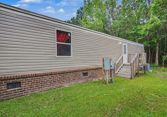 Photo 3 of Manufactured home for sale at 9097 Baywood Cir, Myrtle Beach, SC 29588 | MLS# 2618181 | Listing updated on 2026-08-18