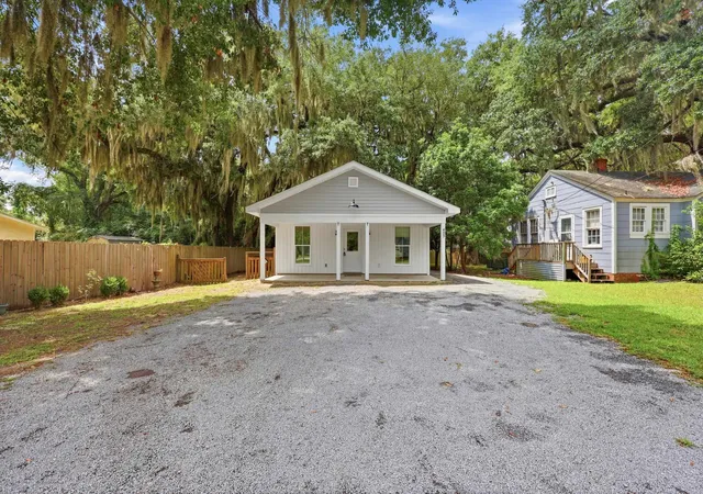 Photo 2 of Sale Pending at 403 Bayview Dr, Georgetown, SC 29440 | MLS# 2618262 | Listing updated on 2026-09-28