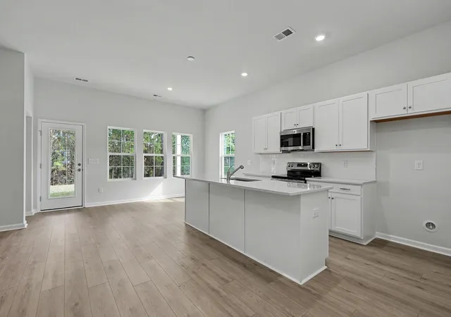Photo 4 of Single family home for sale at 1137 Hainer Pl Dr, Conway, SC 29526 | MLS# 2618290 | Listing updated on 2026-09-17