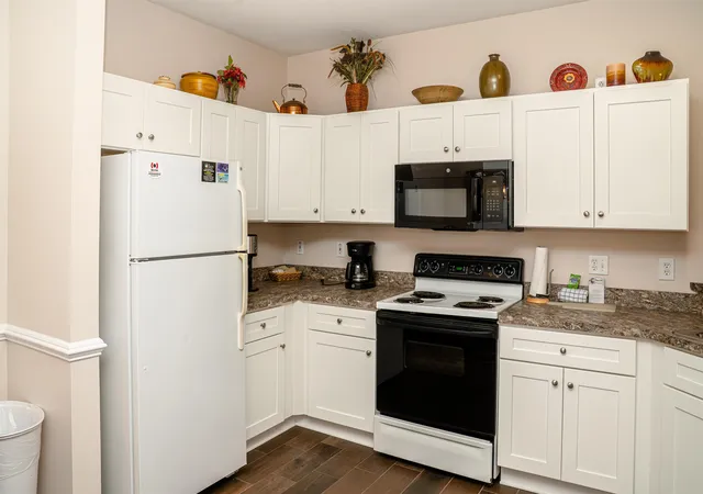 Listing Photo 5 - Condo for sale in building located at 4431 Montrose Ln, Myrtle Beach, SC 29579 - Unit #G