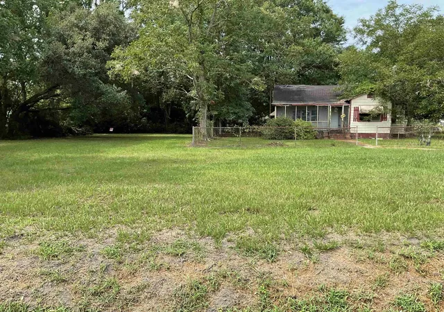 Photo 3 of Sale Pending at 2605 Prince St, Georgetown, SC 29440 | MLS# 2618436 | Listing updated on 2026-09-30