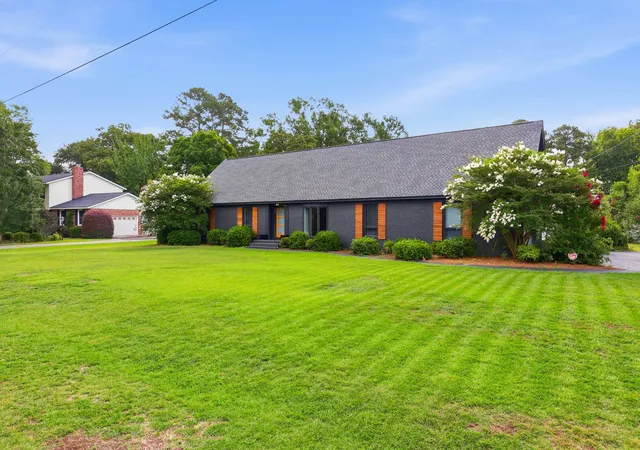 3rd image of 840 Thunderbird Dr, Florence, SC 29501 | MLS# 2618641