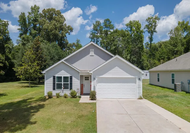 Photo 1 of Single family home for sale at 3911 Lake Dr, Loris, SC 29569 | MLS# 2618699 | Listing updated on 2026-07-28
