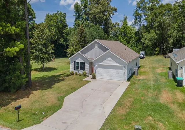 Photo 2 of Single family home for sale at 3911 Lake Dr, Loris, SC 29569 | MLS# 2618699 | Listing updated on 2026-07-28