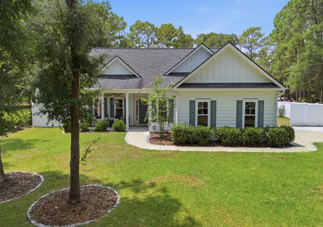Photo 2 of Sale Pending at 35 Georgeanna Ct, Pawleys Island, SC 29585 | MLS# 2618921 | Listing updated on 2026-08-27