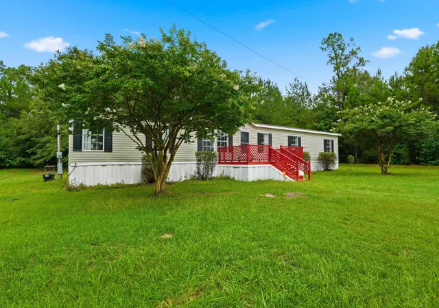 Photo 3 of Manufactured home for sale at 118 Sweet Pea Ln, Georgetown, SC 29440 | MLS# 2619219 | Listing updated on 2026-10-05