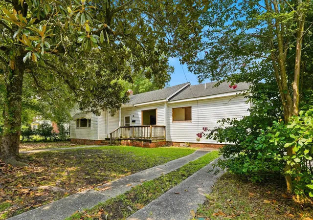Photo 3 of Single family home for sale at 441 N Smith St, Mullins, SC 29574 | MLS# 2619295 | Listing updated on 2026-10-06