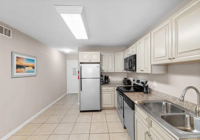Listing Photo 4 - Condo for sale in building located at 1011 S Ocean Blvd, North Myrtle Beach, SC 29575 - Unit #102