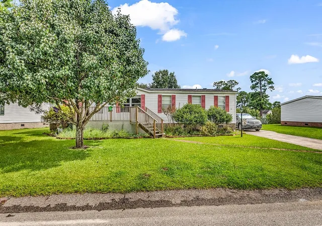 Photo 2 of Manufactured home for sale at 606 Daniella Dr, Myrtle Beach, SC 29579 | MLS# 2619389 | Listing updated on 2026-08-05