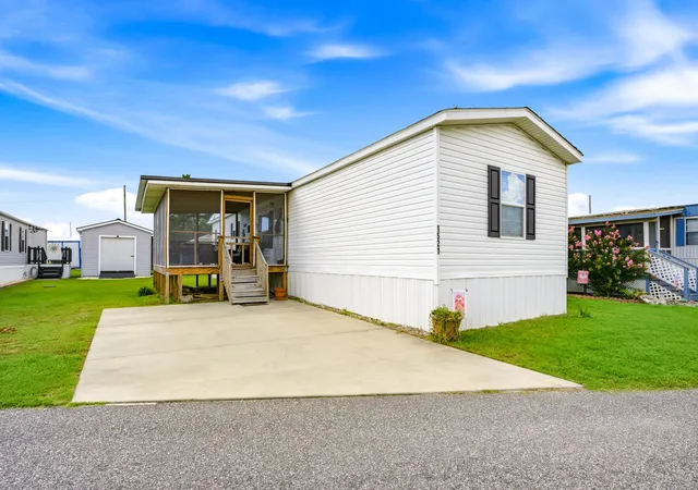 Photo 1 of Manufactured home for sale at 1521 Tanglewood Ave, North Myrtle Beach, SC 29582 | MLS# 2619782 | Listing updated on 2026-09-22