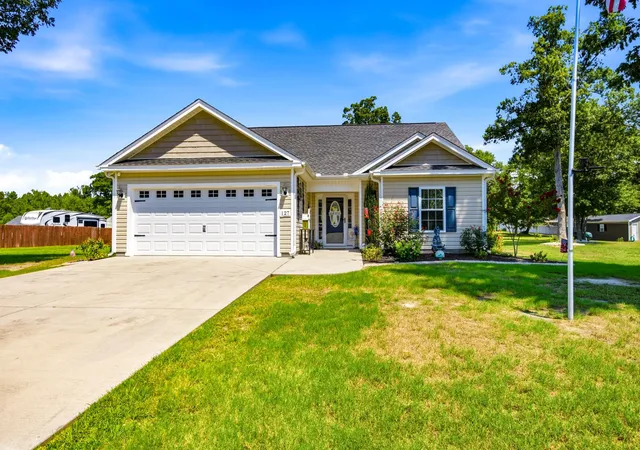 Photo 2 of Single family home for sale at 127 Clearwind Ct, Galivants Ferry, SC 29544 | MLS# 2620053 | Listing updated on 2026-08-31