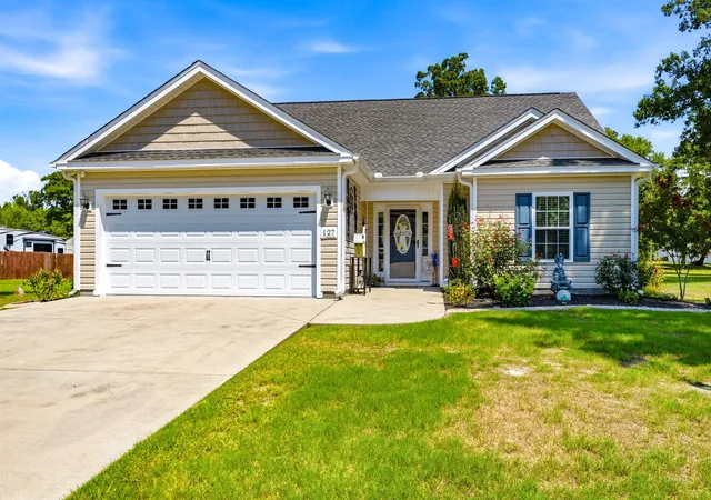 Photo 3 of Single family home for sale at 127 Clearwind Ct, Galivants Ferry, SC 29544 | MLS# 2620053 | Listing updated on 2026-08-31