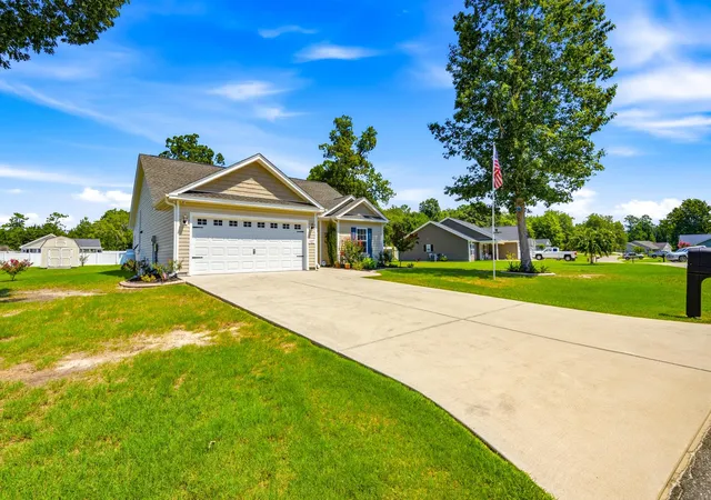 Photo 3 of Single family home for sale at 127 Clearwind Ct, Galivants Ferry, SC 29544 | MLS# 2620053 | Listing updated on 2026-08-31